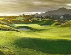 高尔夫杯赛焦点战：闽南天狼队大胜江畔白虎队，外线火力全开。(高尔夫4大赛事)