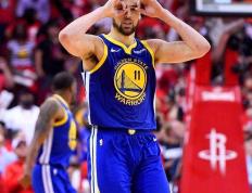 包含蒂姆回归赛场，关键助攻首场状态亮眼，美国队观众沸腾！的词条