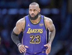  詹姆斯复出比赛视频 